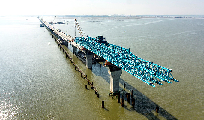 建设中的莱县桥（照片由三井住友建设株式会社提供）