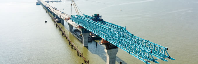 建设中的莱县桥（照片由三井住友建设株式会社提供）