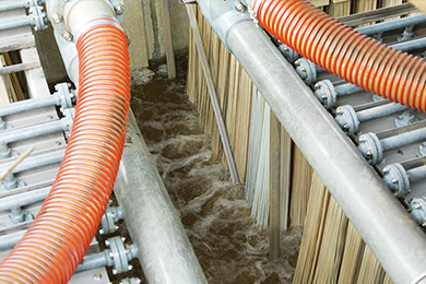 能够净化排水的POREFLON™膜组件。尤其在石油化学工厂排水处理中发挥功效。