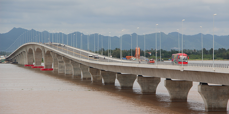 开通后的拉克芬大桥作为连接市区和港口的重要的基础设施而发挥作用（照片提供：三井住友建设（株））