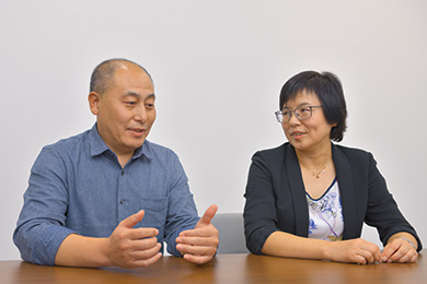 左）住亚贸易（深圳 ）有限公司  北京分公司 熔接机维修服务中心  李瑞　右）住亚贸易（深圳）有限公司  北京分公司 熔接机维修服务中心经理  唐晨