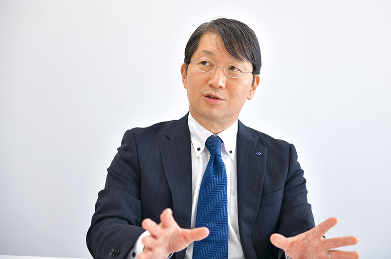 电力项目事业部　技师长 真山修二