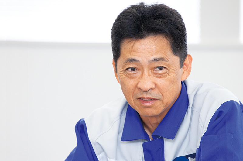 执行役员 导电材料与机能制品事业本部 副本部长 上宫崇文（担任印刷线路事业部长时的照片）